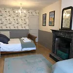 L'oiseau Bleu Rollier לינה וארוחת בוקר 4*