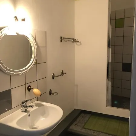 L'oiseau Bleu Rollier Bed & Breakfast Roubia