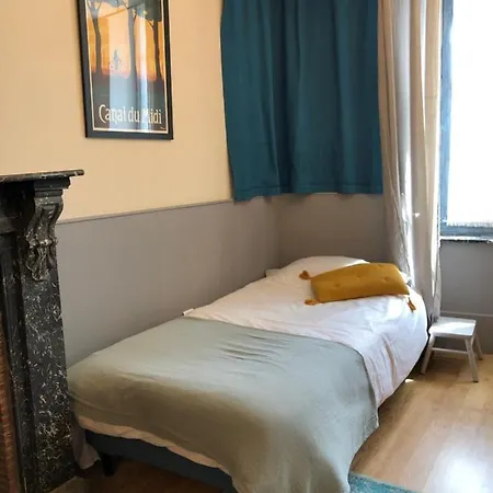 L'oiseau Bleu Rollier Bed & Breakfast Roubia