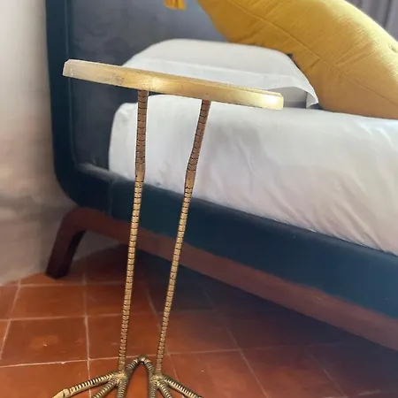 L'oiseau Bleu Rollier Bed & Breakfast Roubia