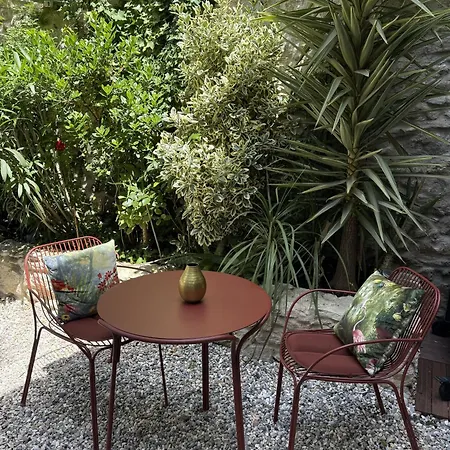 L'oiseau Bleu Rollier Bed & Breakfast Roubia