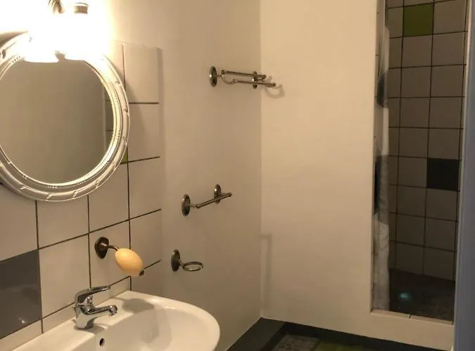 L'oiseau Bleu Rollier Bed & Breakfast Roubia